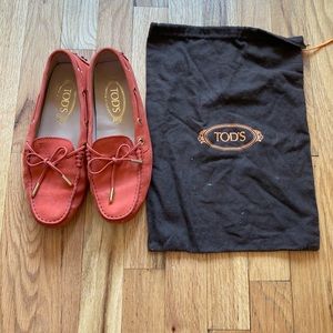 Tod’s Gommino driving shoes loafers in red suede